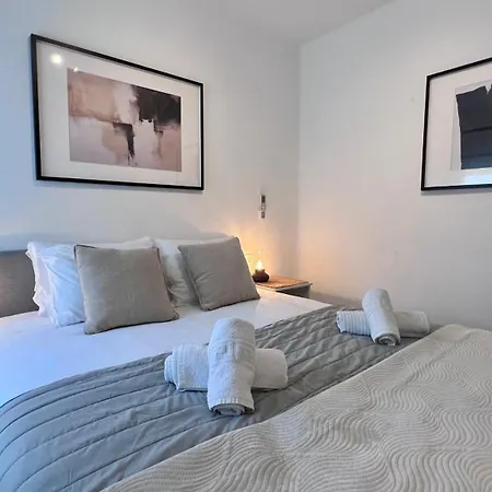 Cool, Modern And Snug 3br Peachy