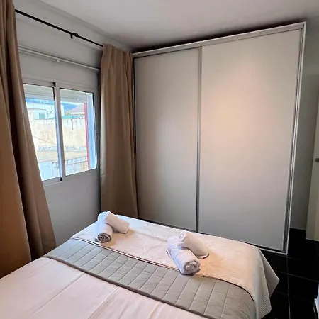 Apartment Cool, Modern And Snug 3br Peachy *