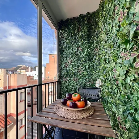 Cool, Modern And Snug 3br Peachy * Malaga
