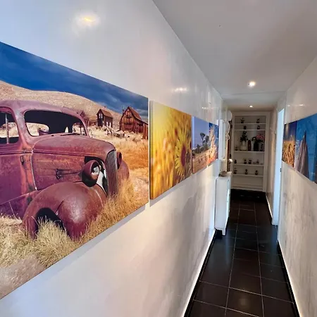 Cool, Modern And Snug 3br Peachy Málaga
