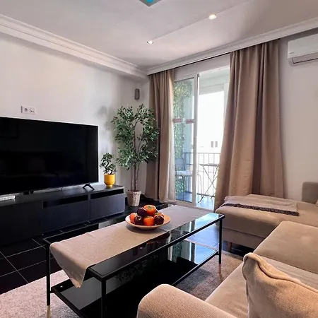 Cool, Modern And Snug 3br Peachy