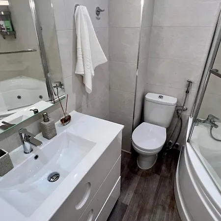 Appartamento Cool, Modern And Snug 3br Peachy Málaga