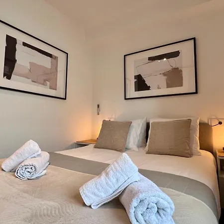 Cool, Modern And Snug 3br Peachy Málaga