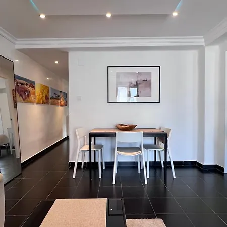 Appartamento Cool, Modern And Snug 3br Peachy *