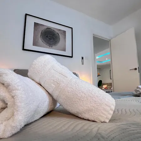 Apartamento Cool, Modern And Snug 3br Peachy Málaga
